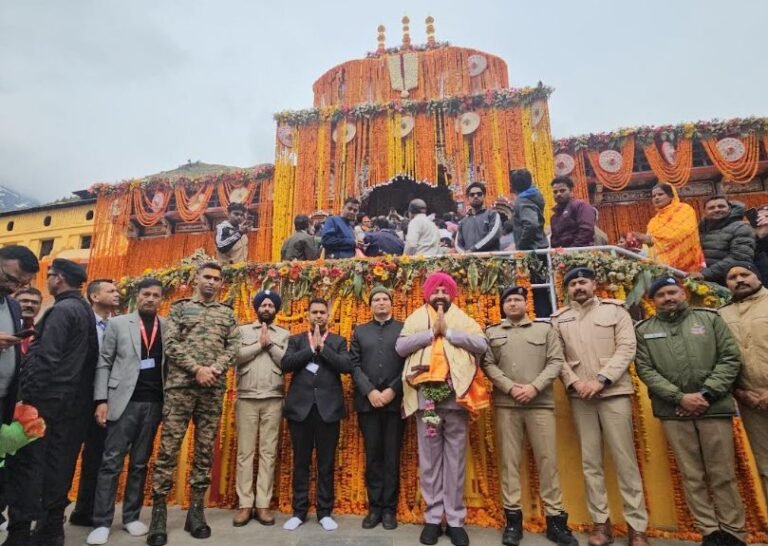 Governor Lieutenant General Gurmit Singh (Retd.) Visits Badrinath Dham.
